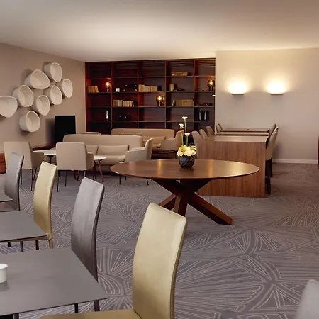 Doubletree By Hilton فندق